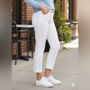 Gloria Vanderbilt Woman’s White Boyfriend‎ Jeans size 10 Cotton/spandex stretch